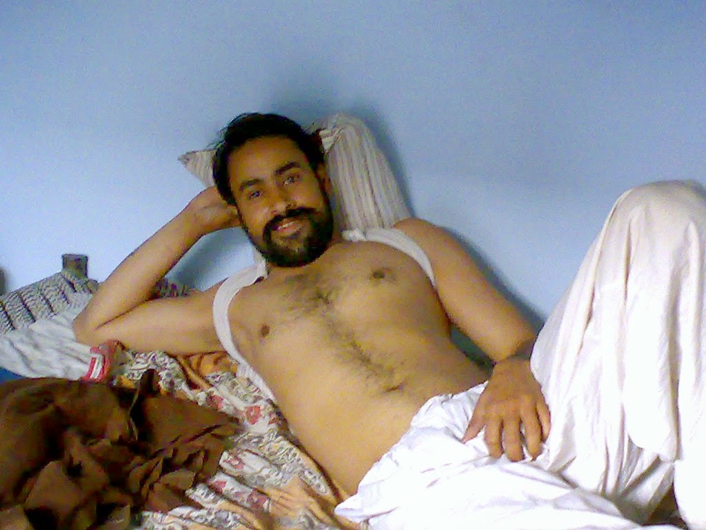 Nude Pics Of A Sexy Pathan Hunk Showing Off Indian Gay Site