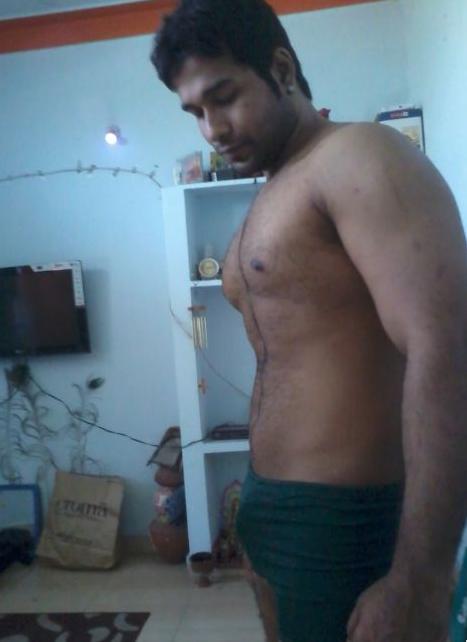 Cute Desi Top Hunk Nude Pics Indian Gay Site