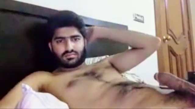Indian gay video of a horny and sexy desi hunk jerking off his big dick on cam