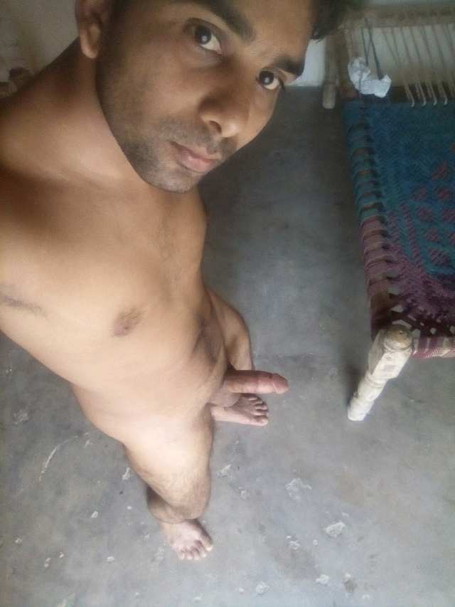 Indian Gay Porn: Sexy dick pics of a horny desi guy showing off his hard cock naked