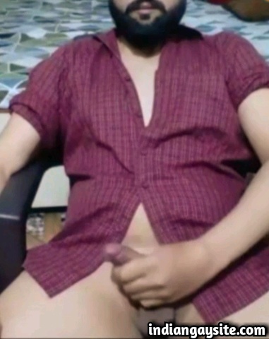 Indian gay video of a hot and sexy desi bearded hunk jerking off his big cock on cam