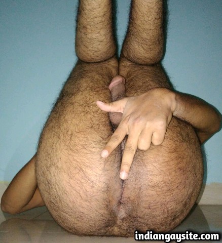 Indian Gay Porn: Horny and slutty desi versatile guy exposes his hairy ass and thick dick