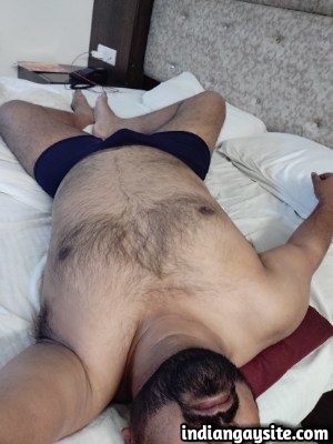 Desi gay hunk showing naked hairy body in boxers