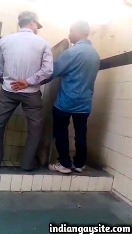 Desi Gay Video of Horny Mature Men Giving Handjobs
