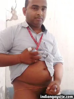Desi Gay Video of Horny Daddy Cumming at Work