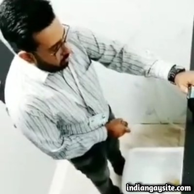 Indian Gay Video of Hot Guy Masturbating in Office