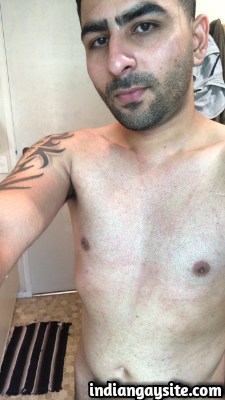 Naked Pakistani Guy Shows his Sexy Smooth Body