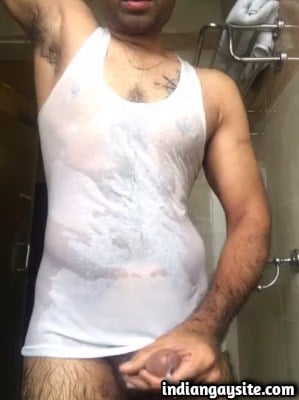 Indian Gay Porn Video of Sexy Daddy Cumming Hard