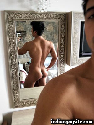 Indian Gay Porn Pics of a Hot Naked Hunk in Mirror