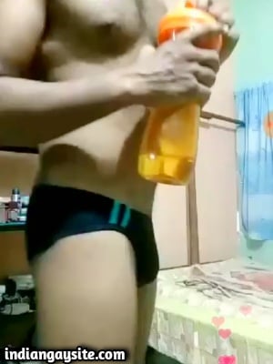 Horny Guy in Briefs Dances Naked in Indian Gay Porn Video