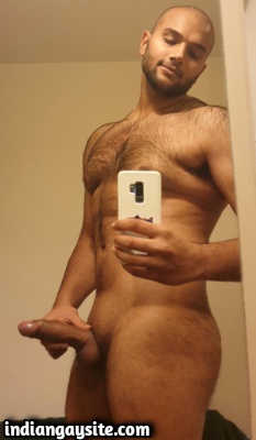 Lund Pics of a Horny & Naked Indian Hunk