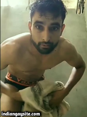 Sexy Hunk Changing Briefs in Desi Gay Porn Video