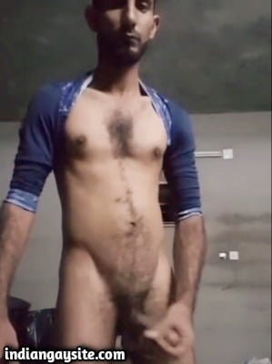 Desi Gay Video of Sexy Hunk's Huge Lund