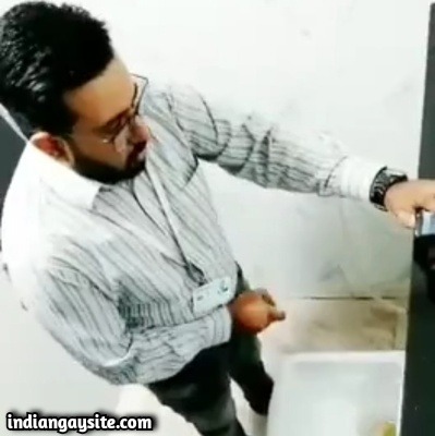 Office Guy Cums Hard in Desi Gay Video