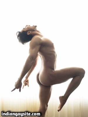 Super Hot Nude Indian Hunk Posing Bare & Slutty