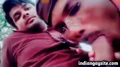 College Senior Sucked by Junior in Indian Gay Blowjob Video