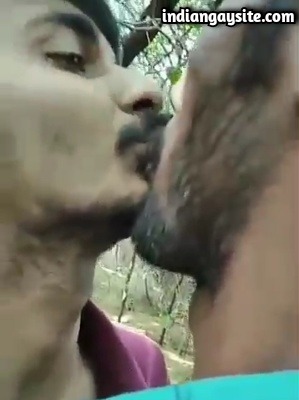 Desi Gay Video of Wild Guys Enjoying Handjob Outdoor