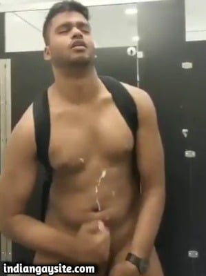 Wild Hunk Cums Hard in Toilet in Indian Gay Video