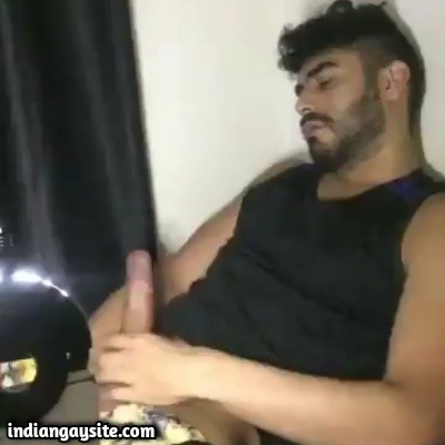 Punjabi Gay Video of Hot Stud Playing with Big Cock