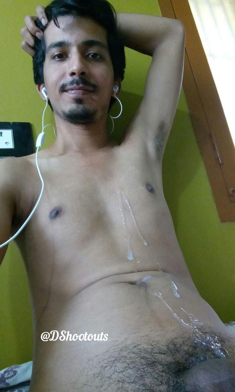 Naked desi guy shows sexy dick & ass in hot pics - Indian Gay Site