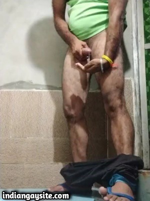 Delhi gay man cumming hard after wanking