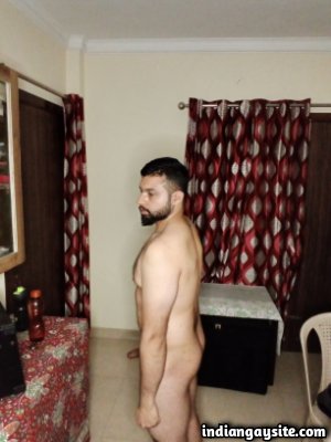 Desi nude pics of sexy and horny Indian hunk
