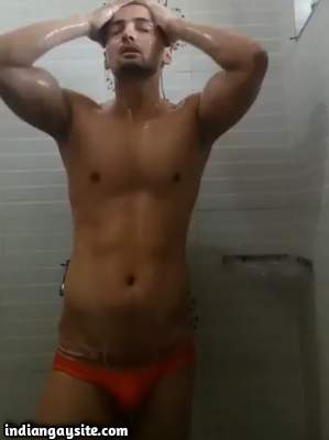 Gay showering video of muscle hunk in wet briefs