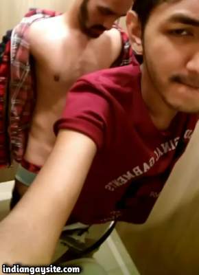 Quickie sex pics of horny young naked desi boys