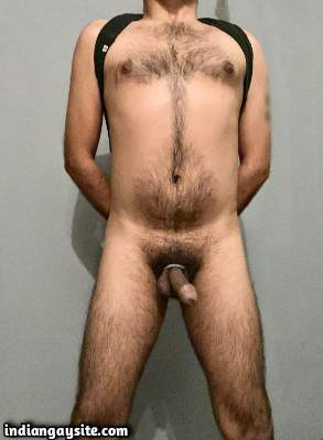 Naked horny hunk teases hot body in nude pics