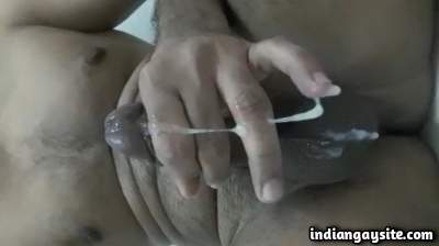 Cum play video of a messy and horny desi hunk