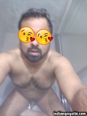 Hairy bear daddy exposing his chubby body in pics
