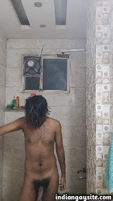 Bathing naked boy shows off sexy body in pics