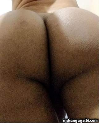 Bubble ass boy teasing his sexy round ass cheeks