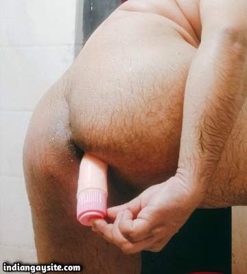 Bubbly ass boy teasing his sexy butt in hot nude pics