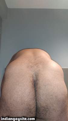 Naked gay chub teasing hot ass in sexy nude pics