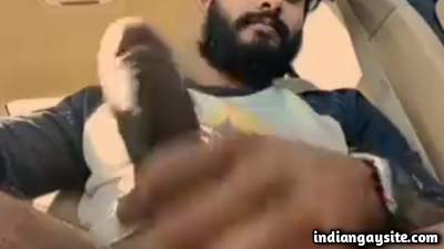 Kinky public masturbation by a Bangalore guy in car