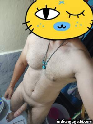 Hot gay man shows off his sexy naked pics online