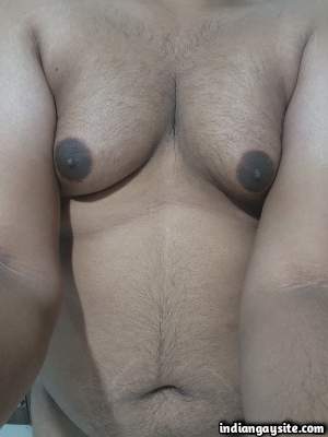 Curvy nude man teasing his sexy nude body in hot pics