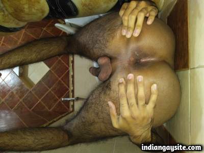 Horny desi guy showing off his open ass hole in gay pics